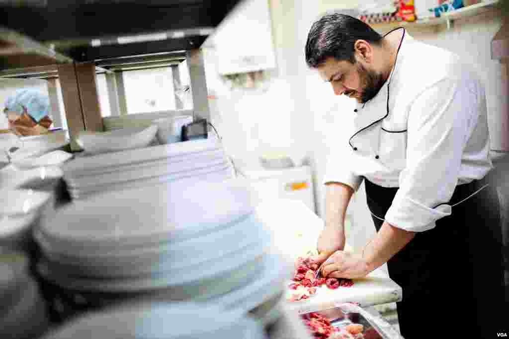 At Anteb, the cook follows the old recipes of western Armenia, February 20, 2013. (V. Undritz/VOA)