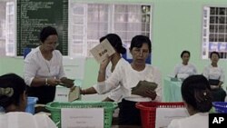 နိုဝင်ဘာလ ၇ ရက်နေ့က နှစ်ပေါင်း ၂၀ အတွင်း ပထမဆုံးအကြိမ်အဖြစ် မြန်မာနိုင်ငံမှာ ရွေးကောက်ပွဲ ကျင်းပပါတယ်။