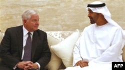 Bộ trưởng Quốc phòng Hoa Kỳ Robert Gates và Hoàng tử của UAE Sheikh Mohammed bin Zayed bin Sultan Al Nahyan