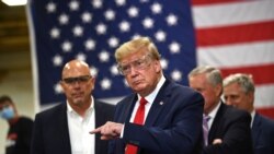 Donald Trump geçen hafta Arizona'daki maske fabrikasını ziyaret etti