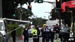 Yeni Zelanda polisi saldırının yaşandığı bölgeyi güvenlik kordonu altına aldı.