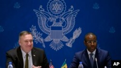Senegal's Minister of Economy, Planning and International Cooperation Amadou Hott and US Secretary of State Mike Pompeo during a press conference before signing a memorandum of understanding (MOU) in Dakar, Feb. 16, 2019.