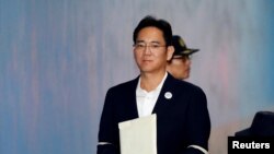 Wakil Ketua Samsung Electronics, Jay Y. Lee, tiba di pengadilan di Seoul, Korea Selatan, 12 Oktober 2017.