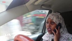 Être une femme et chauffeur de taxi en Somalie