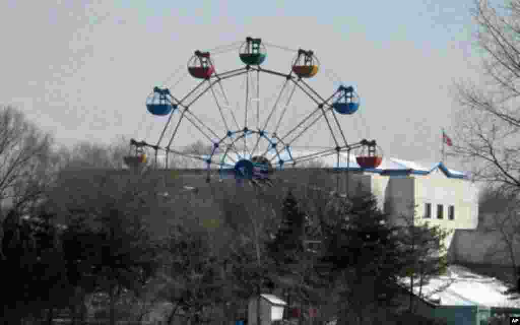 鴨綠江對岸的北韓新義州的公園