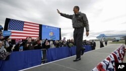 奥巴马总统11月1日在威斯康辛州一个国家机场进行竞选