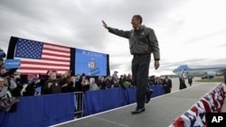 President Barack Obama at a campaign event at Austin Straubel International Airport in Green Bay, Wisconsin, Nov. 1, 2012. 