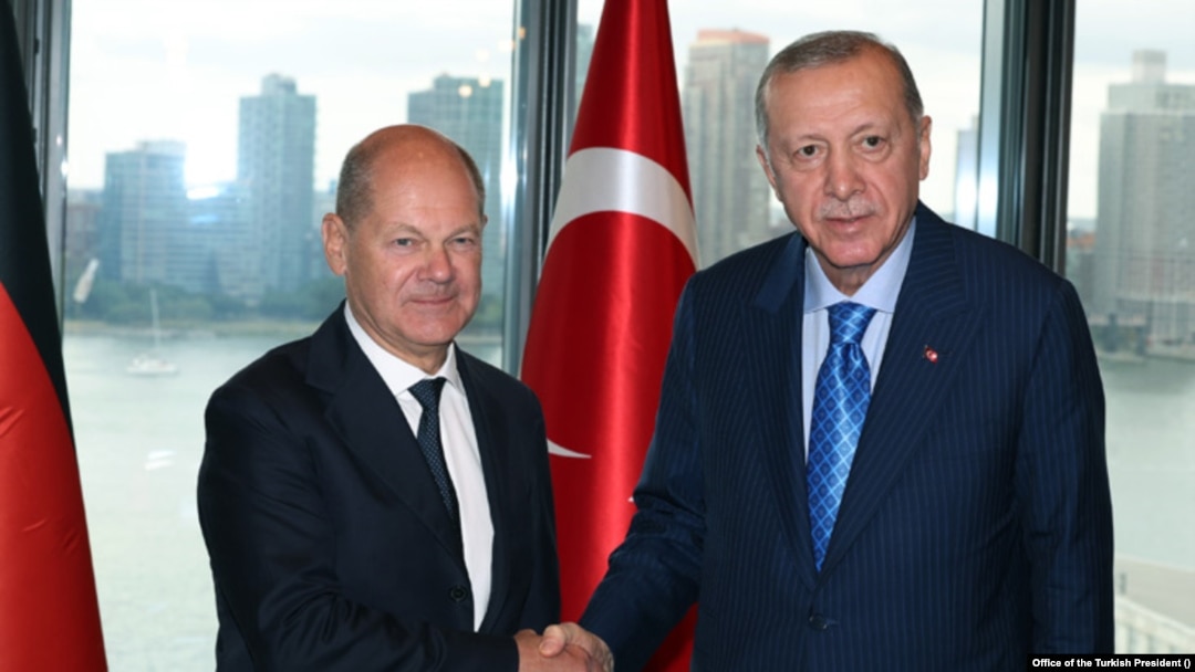 Cumhurbaşkanı Erdoğan Almanya Başbakanı Olaf Scholz'u Türkevi'nde kabul etti