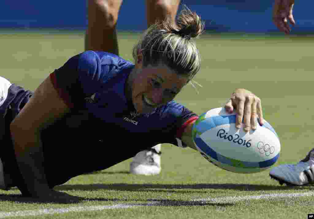 Fransa ve İspanya, kadınlar rugby dalında mücadele ediyor.