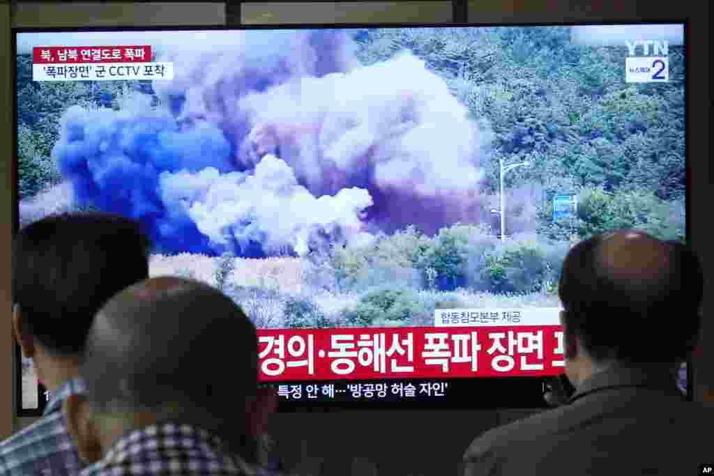 A TV screen reports North Korea blowing up parts of northern side of inter-Korean roads during a news program at Seoul Railway Station in Seoul, South Korea, Oct. 15, 2024.