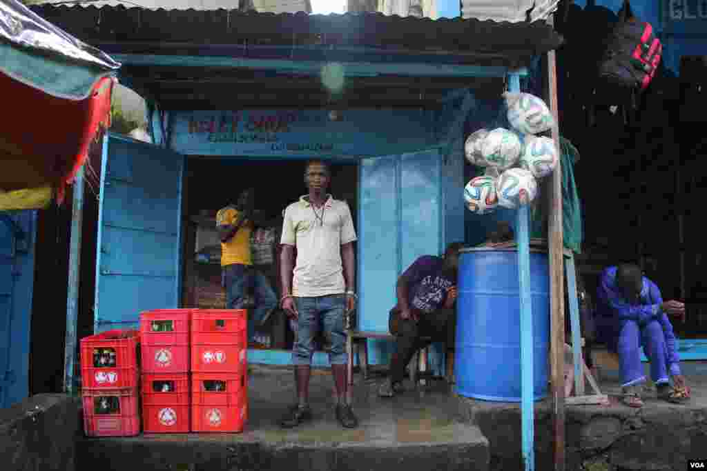 Business is suffering, say shopkeepers in the Waterside Market in Monrovia, Liberia, Oct. 9, 2014. (Benno Muchler/VOA) 