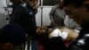 Cảnh sát bảo vệ nhân viên chủng ngừa ở Pakistan bị bắn chết