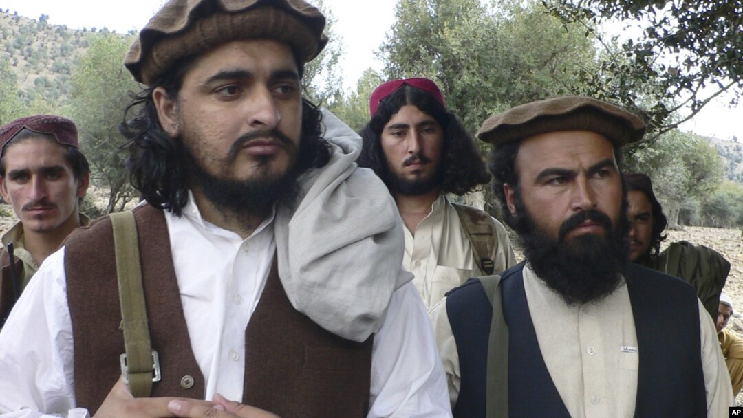 Thủ lãnh Taliban Hakimullah Mehsud (trái), ngày 4 tháng 10, 2009