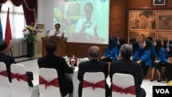 Menlu RI Retno LP Marsudi Saat memberikan kuliah umum di Universitas Pancasila, Jakarta, Kamis (13/12). (Foto: VOA/Ghita)