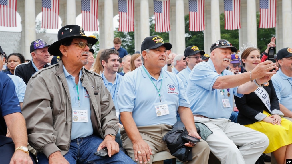 Một buổi tưởng niệm nhân Ngày chiến sĩ trận vong ở Nghĩa trang Quốc gia Arlington, Virginia, 29/5/2017