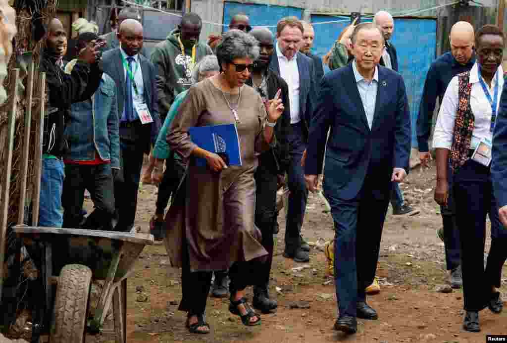 Katibu mkuu wa zamani wa Umoja wa Mataifa Ban Ki-Moon, pamoja na viongozi wa Umoja wa Ulaya watembelea kitongoji cha Mukuru, Nairobi wakati wa mkutano wa hali ya Hewa Afrika .