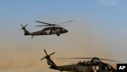 Експерти радять США збільшити виробництво зброї з огляду на загрози безпеці Америки з боку Росії та Китаю. Архівне фото вертольоту Black Hawk оперативної вантажної групи армії США Dust Off на півдні Афганістану.