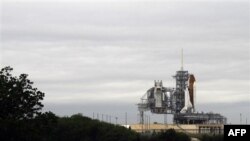 Phi thuyền Endeavour trên bệ phóng số 39-A tại Trung tâm Không gian Kennedy ở Mũi Canaveral, Florida, ngày 29/4/2011