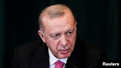 Cumhurbaşkanı Recep Tayyip Erdoğan, kendi maaşına zam konusundaki eleştirilere de yanıt verdi.