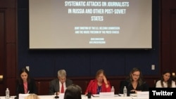 Voice of America Director Amanda Bennett (center) is seen at a panel discussion on press freedom in Russia and other post-Soviet states, in Washington, Oct. 4, 2017. (Source: Committee to Protect Journalists - @pressfreedom)