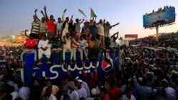 Une foule immense à Khartoum pour exiger un régime civil