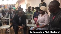 Bornito de Sousa visita familiares de funcionário do MAT
