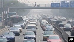 Pedestrian crosses footbridge over early afternoon traffic on smoggy day in Beijing, 19 Sep 2009