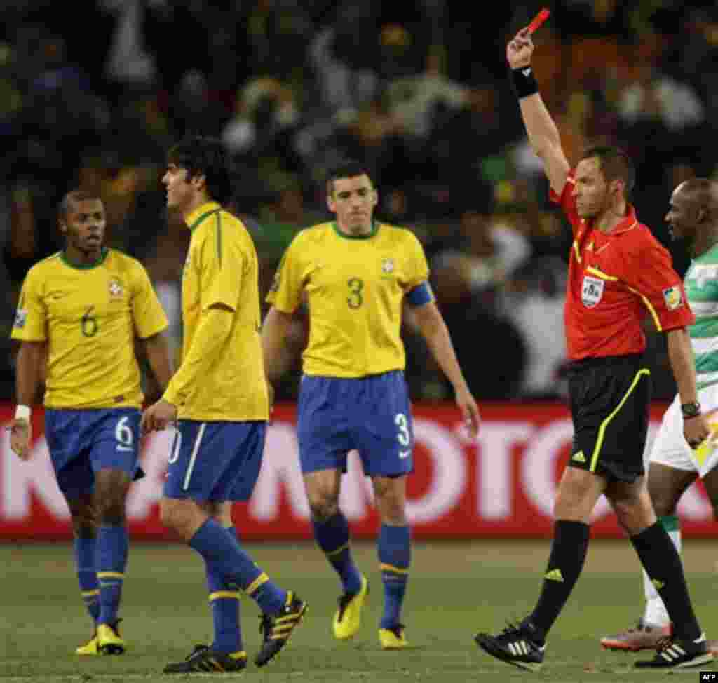 Referee Stephane Lannoy, of France, second from right, shows a red card to Brazil's Kaka, second from left, during the World Cup group G soccer match between Brazil and Ivory Coast at Soccer City in Johannesburg, South Africa, Sunday, June 20, 2010. (AP 