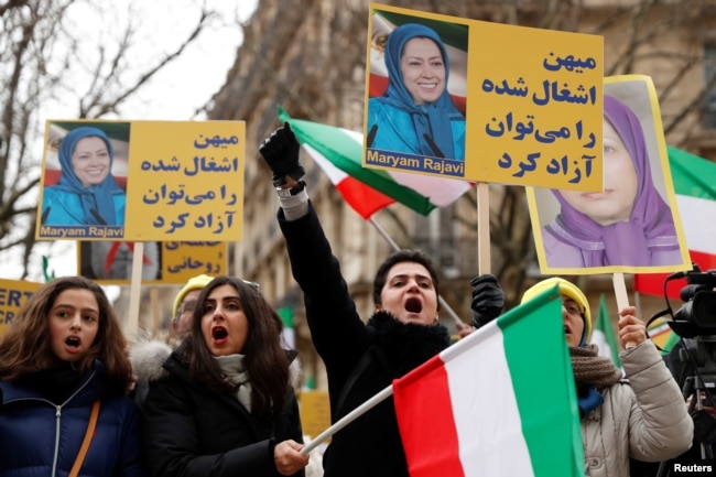 People demonstrate in solidarity with anti-government protests in Iran near the Iranian embassy in Paris, France, Jan. 6, 2018.