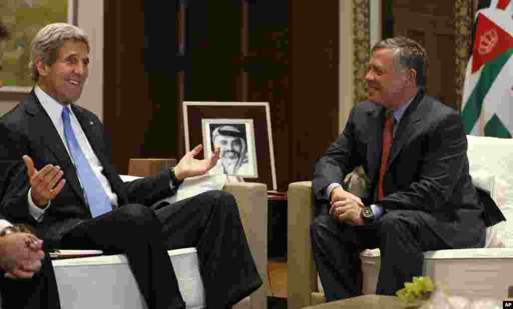 U.S. Secretary of State John Kerry meets with Jordan&#39;s King Abdullah in Amman, Jordan, May 22, 2013.