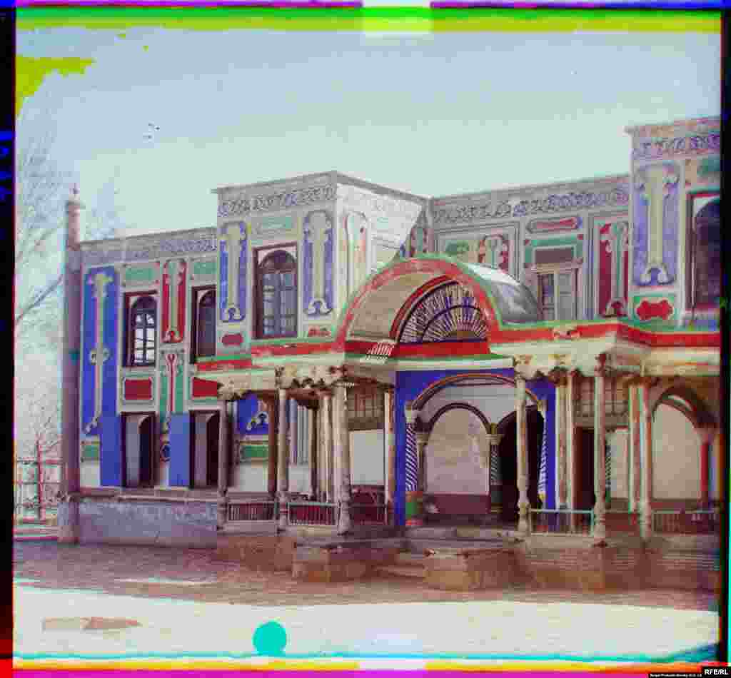 Buxoro amiri saroyi. Mahalliy tarixchilarga ko&#39;ra, 1920 yilda buzib tashlangan.