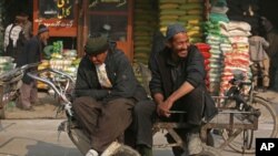 شماری زیادی از نیرو کاری افغانستان، با وجود تلاش برای کار یابی یا بیکار اند و کار های مقطعی دارند. 