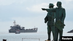 El buque de la Armada de México El Libertador, que transporta ayuda para Cuba, zarpa del puerto de Veracruz, México, el 27 de julio de 2021.