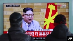 1일 한국의 TV 방송을 통해 '조선중앙통신'에 방영된 김정은 북한 국무위원장의 육성 신년사가 생중계되고 있다.