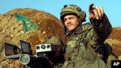 U.S. Army soldiers with a Stinger missile launcher.