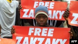 Manifestants du mouvement islamique pro-iranien demandent la libération de Ibrahim Zakzaky, à Kano, Nigeria, le 11 août 2016.