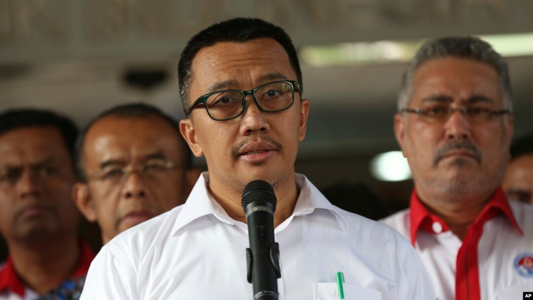 FILE - Indonesian Youth and Sports Minister Imam Nahrawi, center, speaks to the media during a press conference in Jakarta, Indonesia, Sept. 19, 2019.