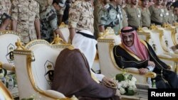 Ichki ishlar vaziri Muhammad bin Nayef (o'ngda) Saudiya Arabistonining yangi valiahdi etib tayinlandi.