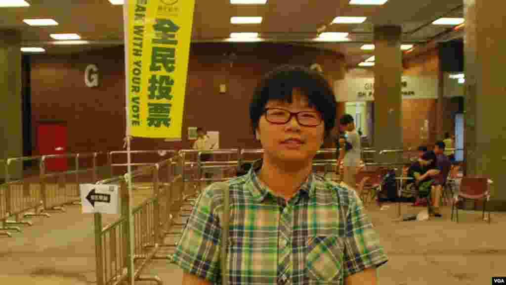 香港理工大學研究生譚同學表示，身體力行到理大實體票站投票，證明自己所投的一票是真實