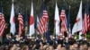 Військова почесна варта для церемонії зустрічі прем’єр-міністра Японії Фуміо Кісіди та його дружини Юко Кісіди біля Білого дому у Вашингтоні, 10 квітня 2024 року. ANDREW CABALLERO-REYNOLDS/AFP