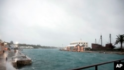 El Centro Nacional de Huracanes pronostica que Nicole se debilitará gradualmente en los próximos días. Foto: Muelle en la isla Ordnance, en St.Georges, Bermuda. Oct. 13, 2016.
