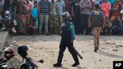  Dhaka မှာ ဖောက်ခွဲရေးပစ္စည်းမာျးရဲများ ရှာဖွေတွေ့ရှိခဲ့စဉ် 