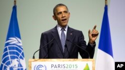 Prezidan Barack Obama pandan li tap fè diskou li nan ouvèti COP21 nan Pari, Frans. (Dat: 30 novanm 2015).