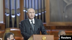 Presiden Rusia Vladimir Putin berpidato di Moskow dalam sebuah konser gala di Moskow (2/7). (Reuters/Aleksey Nikolskyi)