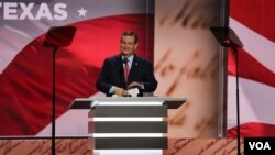 Texas Senator Ted Cruz delivers a speech at the Republican National Convention in Cleveland, Ohio, July 20, 2016. (A. Shaker / VOA) 