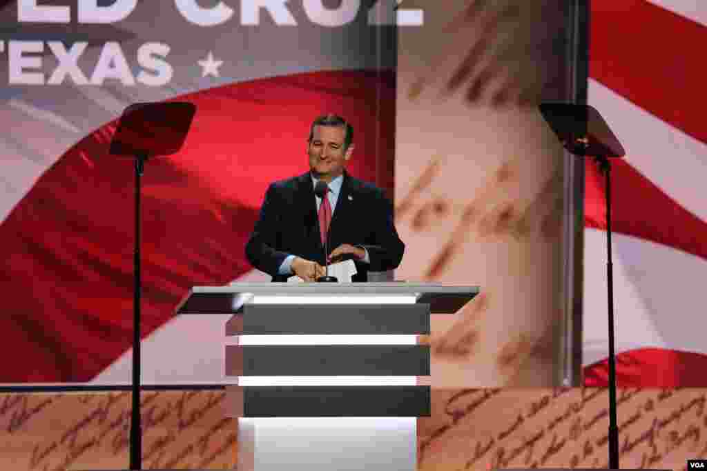 Texas Senator Ted Cruz delivers a speech at the Republican National Convention in Cleveland, Ohio, July 20, 2016. (Photo: A. Shaker / VOA)