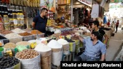 Mohammed Sattar, kehilangan kedua kakinya selama pertempuran untuk merebut kembali Mosul dari militan ISIS, Mosul, Irak, 31 Agustus 2020. (Foto: REUTERS/Khalid al-Mousily)