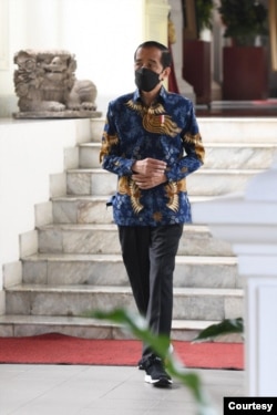 Presiden Jokowi dalam telekonferensi pers di Istana Kepresiden, Jakarta, Selasa (29/6). (Biro Setpres)