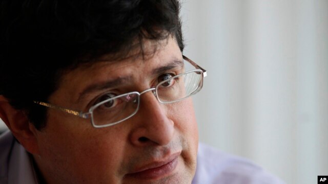 César Ricaurte, director de Fundamedios también exige la creación de una comisión independiente que le pruebe que la ONG ha participado de acciones políticas.