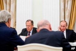 FILE - Russian President Vladimir Putin, flanked by Russian Foreign Minister Sergei Lavrov (2-L) listens as Secretary of State John Kerry (L) speaks during a meeting at the Kremlin in Moscow, Russia, March 24, 2016.